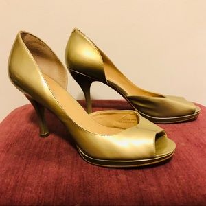 EUC Via Spiga Gold d’Orsay Heels